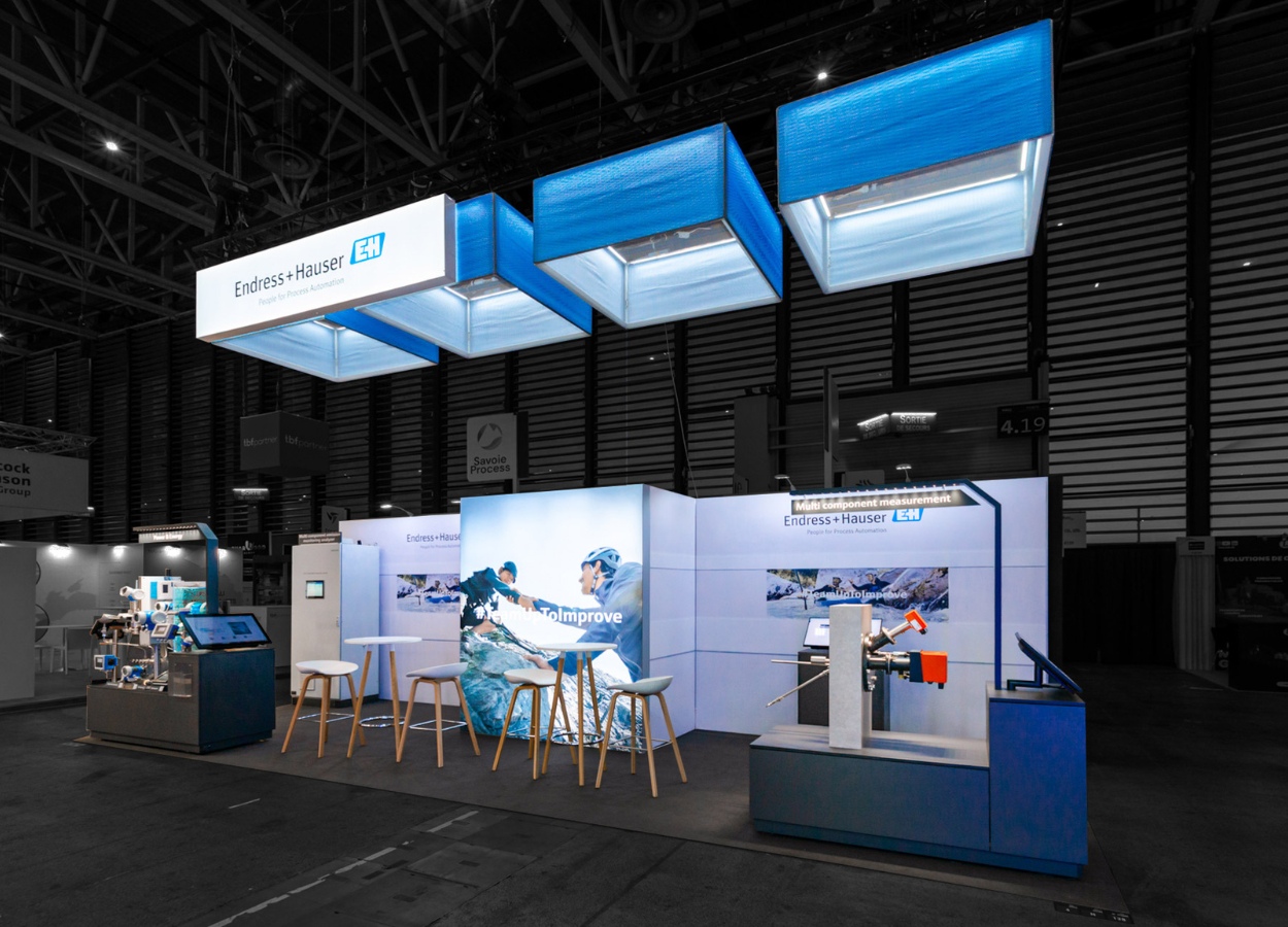 Stand modulaire Endress+Hauser au salon Pollutec 2025 vue de côté